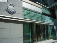 香港警方9日以不法结集等罪行逮捕最少53名示威者