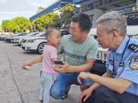 微信朋友圈接力赛跑分享 公安民警协助迷了路三岁男孩儿寻找亲人