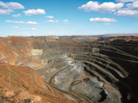 内蒙古出台规定，限制领导干部家属参与矿产开发。