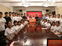 浙江大学生27人来上海就业体检，工作收入捐给上海拥军优属基金会。